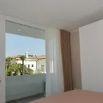 Moderno 3 Con Piscina Piazza Aurora