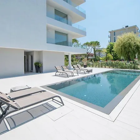 Moderno 3 Con Piscina Piazza Aurora 利多迪迪耶索洛
