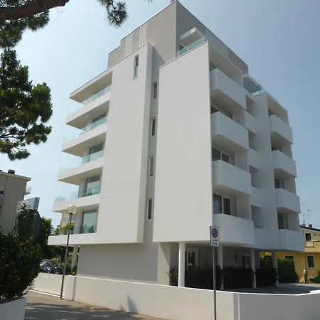 Moderno 3 Con Piscina Piazza Aurora *
