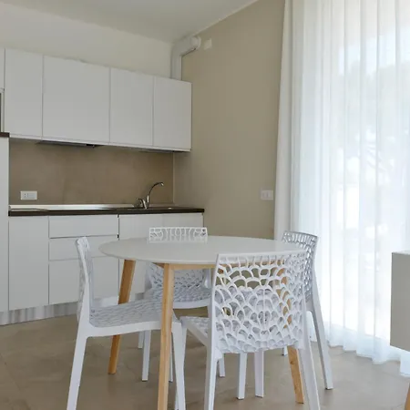 Moderno 3 Con Piscina Piazza Aurora *