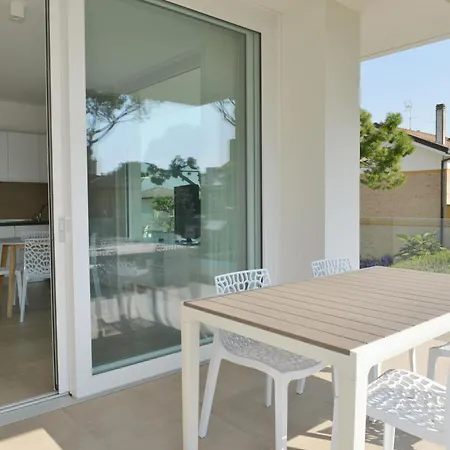 Moderno 3 Con Piscina Piazza Aurora 아파트