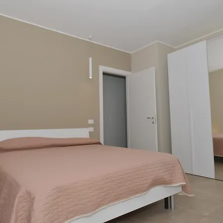 Moderno 3 Con Piscina Piazza Aurora *