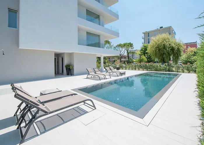 Moderno 3 Con Piscina Piazza Aurora 리도 디 예솔로