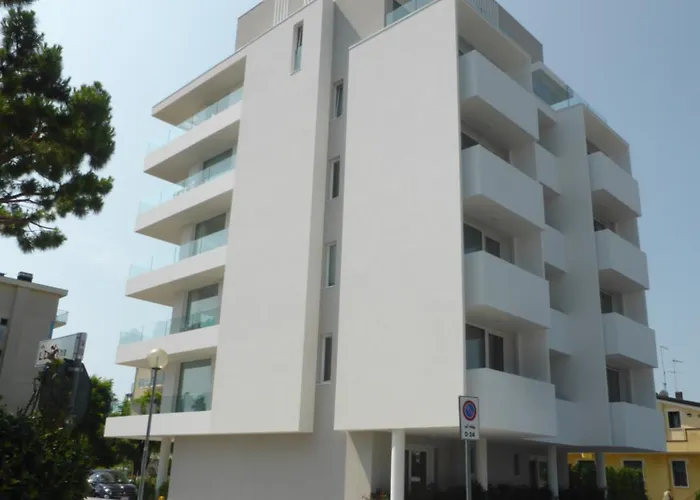 Moderno 3 Con Piscina Piazza Aurora *