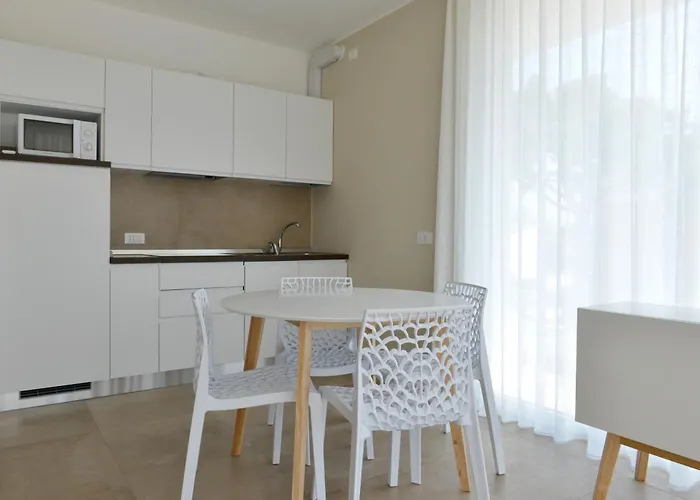 Moderno 3 Con Piscina Piazza Aurora *