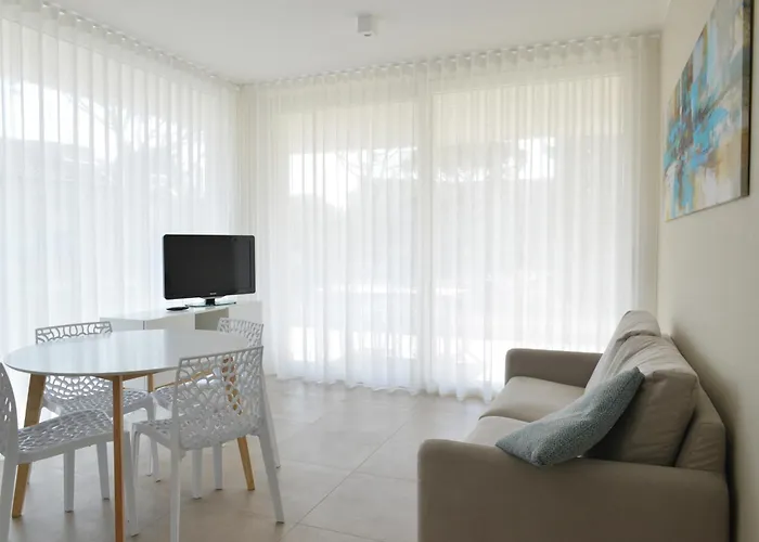 아파트 Moderno 3 Con Piscina Piazza Aurora 리도 디 예솔로