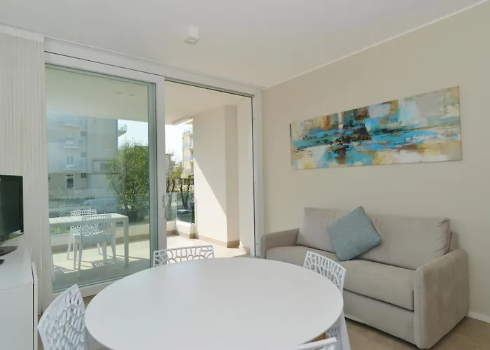 Moderno 3 Con Piscina Piazza Aurora 아파트