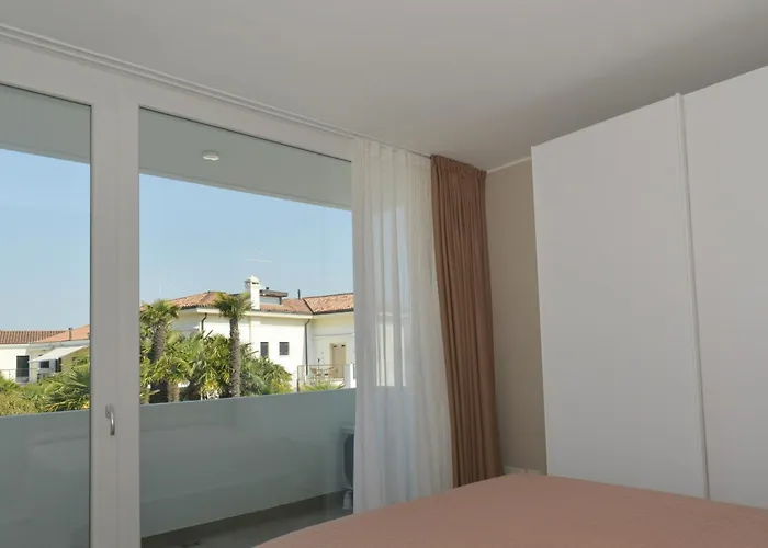Moderno 3 Con Piscina Piazza Aurora