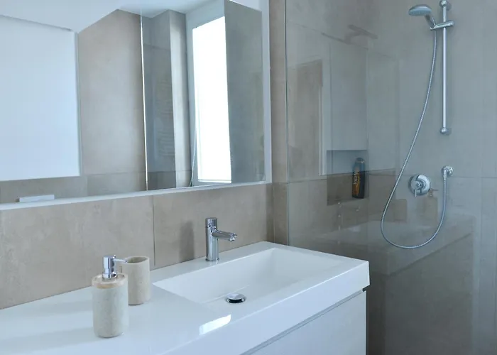 Moderno 3 Con Piscina Piazza Aurora 아파트